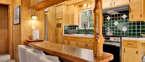 Nhà, nhiều giường, có thể sử dụng hồ bơi, quang cảnh núi (2526) | Bếp riêng