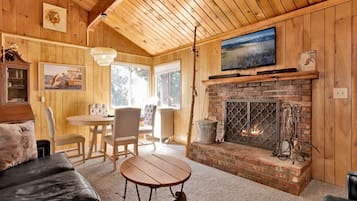 Hus - flere senge - adgang til pool - bjergudsigt (2526) | Opholdsområde