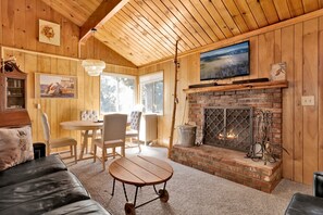 Living area - Slope Side Getaway #2526 (Big Bear Lake)