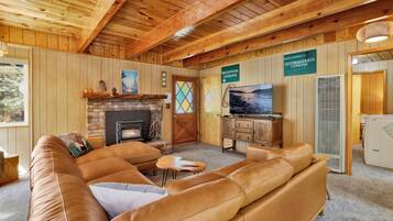 House, Multiple Beds, Pool Access, Mountain View (2526) | Living area