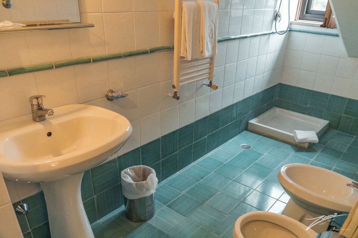 A bathroom with a sink, toilet, and bathtub.
