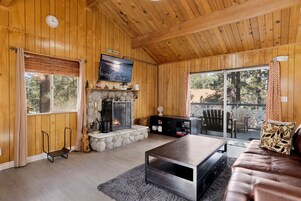 Cabin, Multiple Beds, Balcony, Mountain View (2576) | Living area