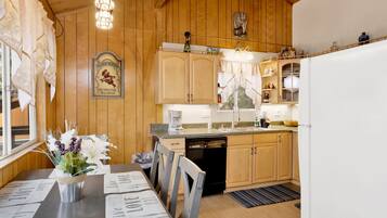 Ferienhütte, Mehrere Betten, Balkon, Bergblick (2576) | Eigene Küche
