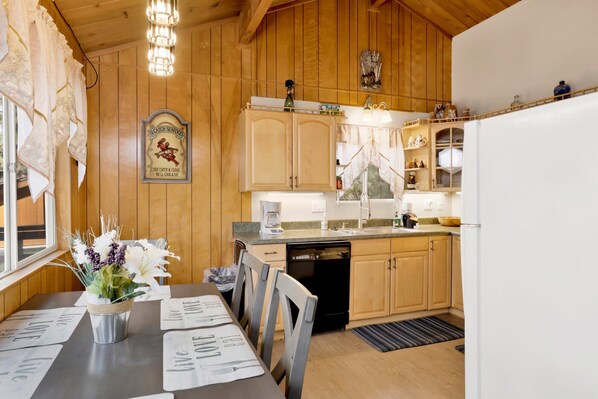 Ferienhütte, Mehrere Betten, Balkon, Bergblick (2576) | Eigene Küche