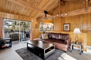 Cabin, Multiple Beds, Balcony, Mountain View (2576) | Living area