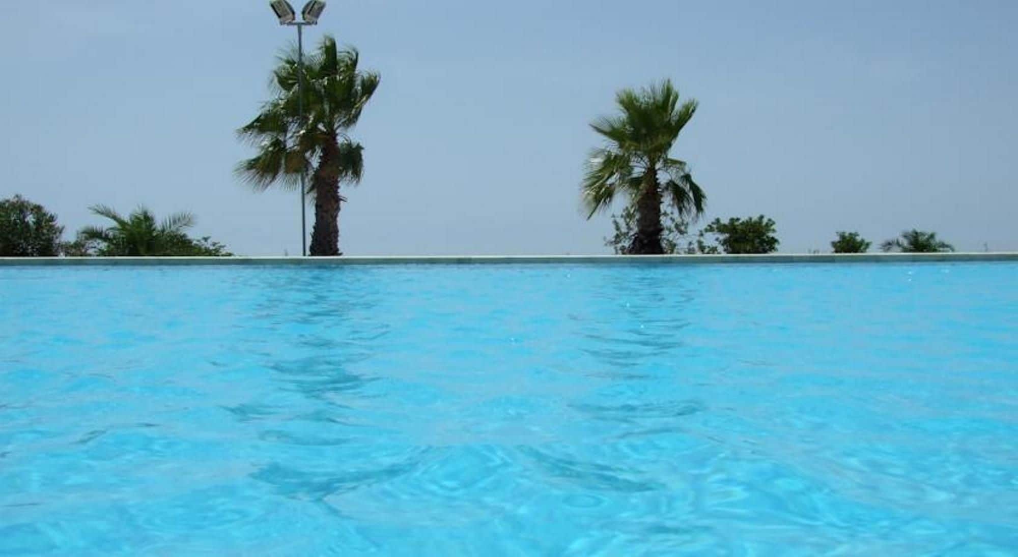 حمام سباحة