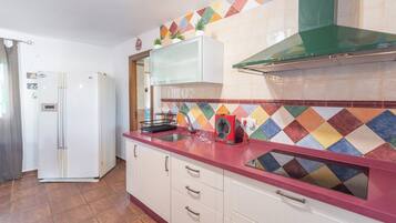 Frigorífic, microones, forn i placa de cuina