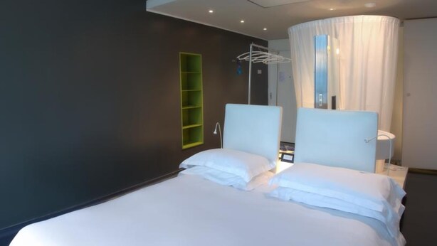 Hypo-allergenic bedding available, minibar, in-room safe, desk - Hyatt Regency Rome Central (Rome)