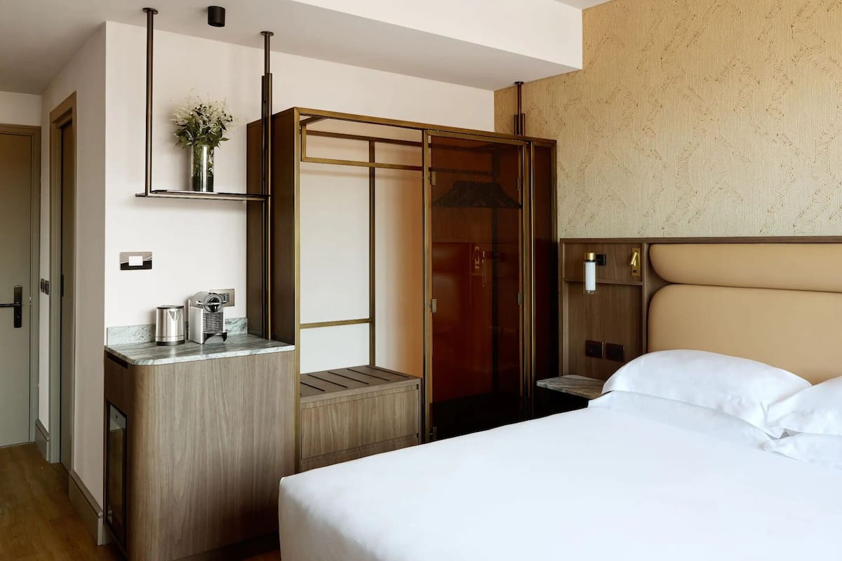 Hypo-allergenic bedding available, minibar, in-room safe, desk