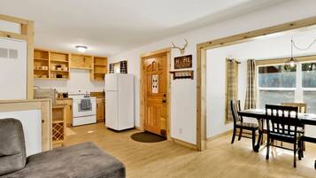 Hytte, flere senger, adgang til basseng, fjellutsikt (2559) | Innvendig