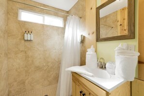Cabin, Multiple Beds, Pool Access, Mountain View (2559) | Bathroom | Towels, toilet paper - Sugar Bear Chalet #2559 (Sugarloaf)