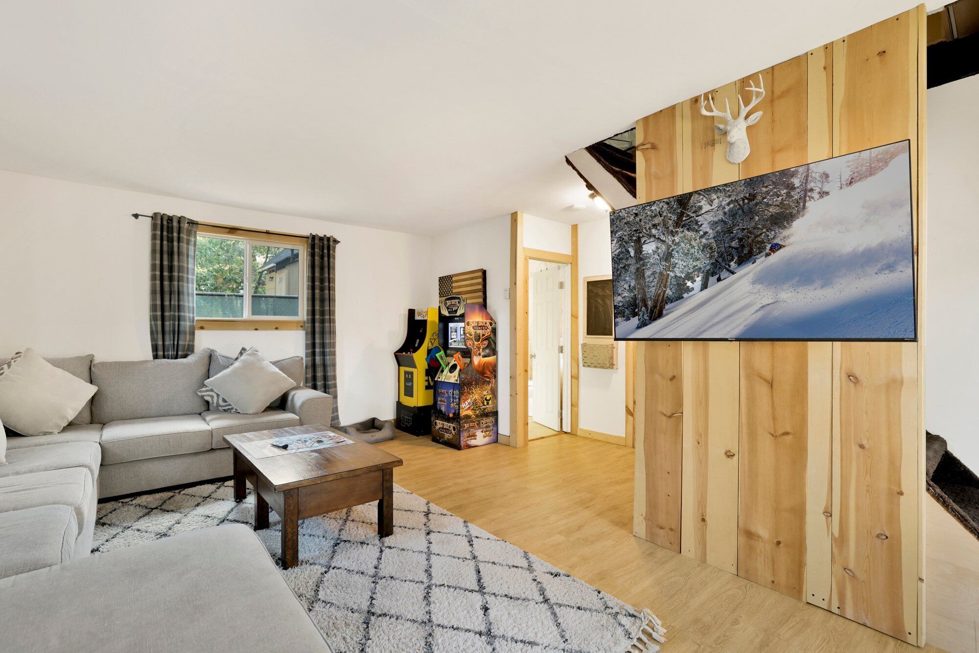 Hytte, flere senger, adgang til basseng, fjellutsikt (2559) | Oppholdsområde