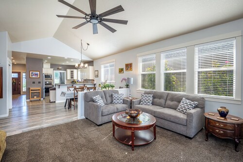 Family Friendly 3BR/2BA Entire home + workspace