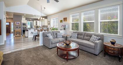 Family Friendly 3BR/2BA Entire home + workspace