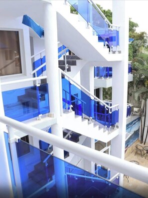 المنطقة المحيطة بالمنشأة