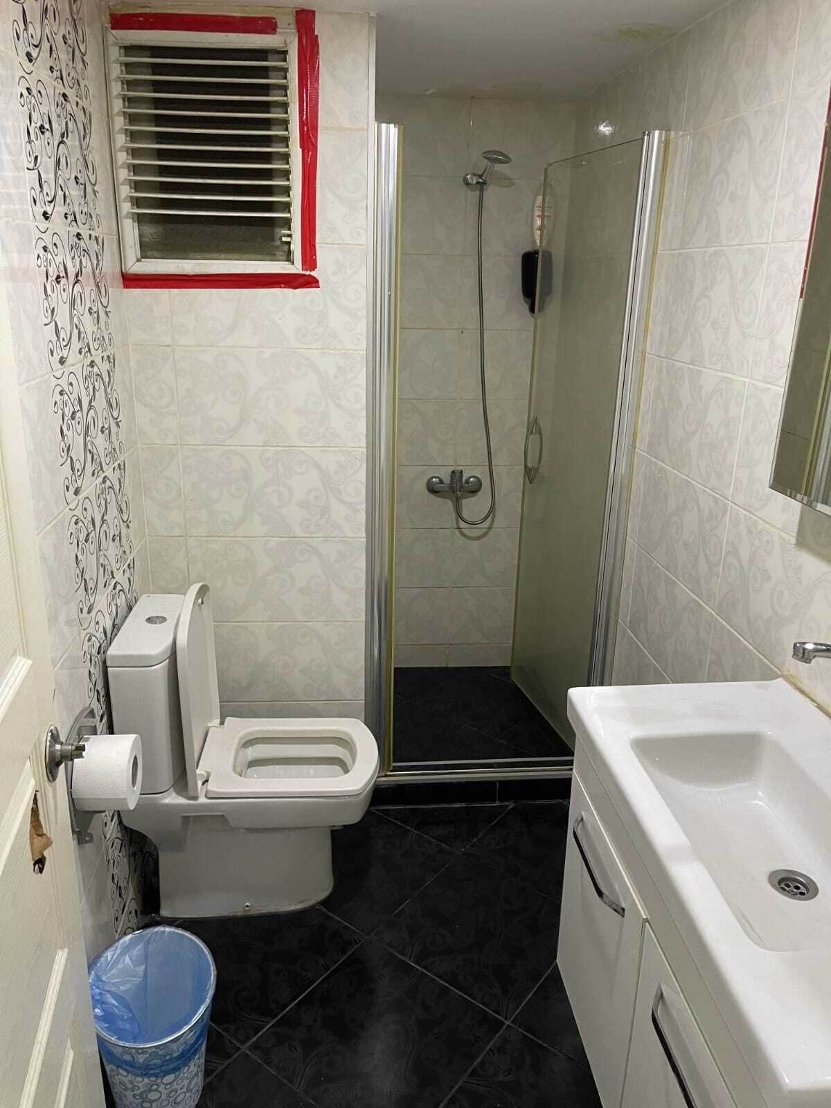 Hårføner, håndklær og toalettpapir