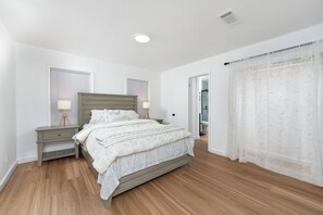 3 bedrooms, desk, iron/ironing board, free WiFi