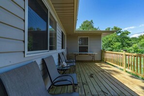 Terrace/patio - Lakefront 3BR Cottage –Lake Lavon, Parks and Trails (Wylie)