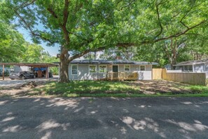 Exterior - Lakefront 3BR Cottage –Lake Lavon, Parks and Trails (Wylie)