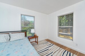 3 sovrum, skrivbord, strykjärn/strykbräda och gratis wi-fi