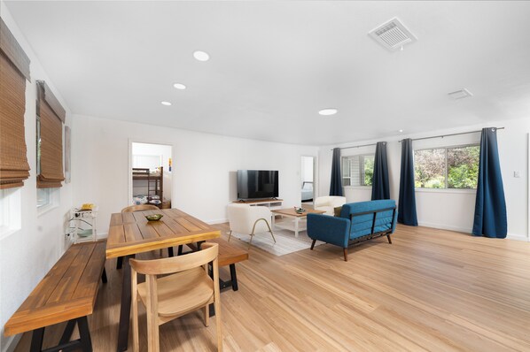 Smart-tv och eldstad