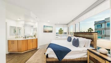 2 Schlafzimmer, Schreibtisch, Bügeleisen/Bügelbrett, Reisekinderbett