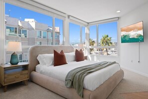 2 chambres, bureau, fer et planche à repasser, lit parapluie