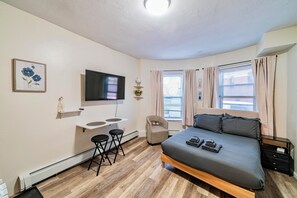 Iron/ironing board, free WiFi, bed sheets