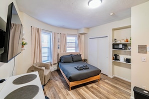 Iron/ironing board, free WiFi, bed sheets - Small Studio Walk  MassArt, Longwood  3 Min  T (Boston)