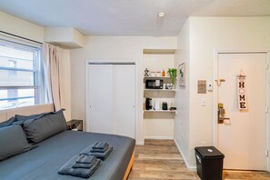 Iron/ironing board, free WiFi, bed sheets