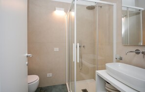 Douche, sèche-cheveux