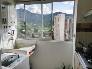 Fridge, microwave, oven, cookware/dishes/utensils - SABANETA-MEDELLIN, ANTIOQUIA, PARADISE (Sabaneta)