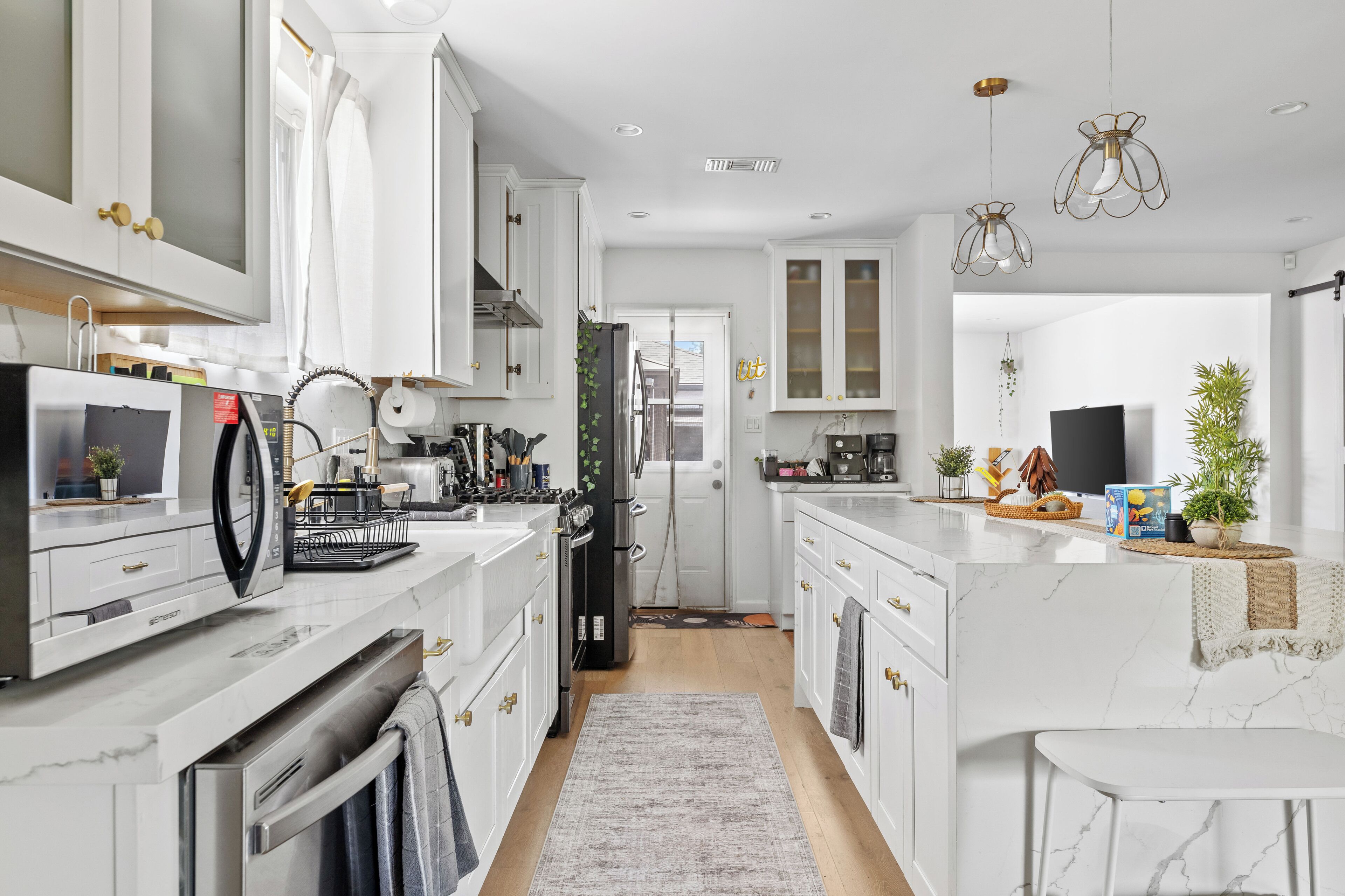 Micro-ondes, four, plaque de cuisson, lave-vaisselle