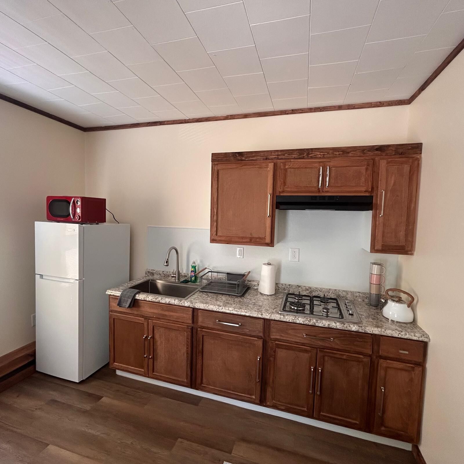 微波炉、炉灶、纸巾