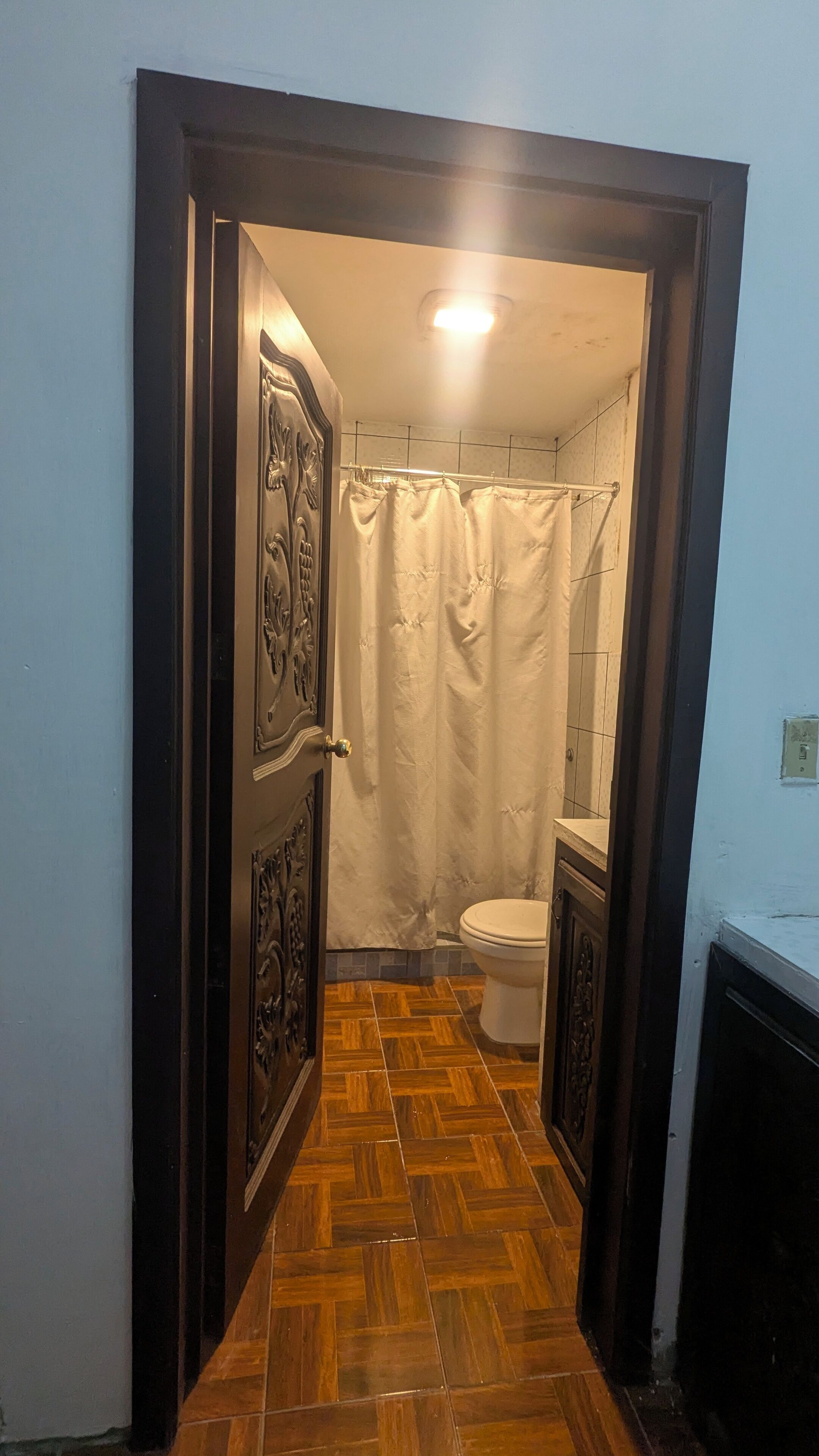 Classic Studio, 1 King Bed | Bathroom