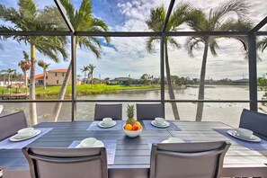 Outdoor dining - Luxury Waterfront Villa – Private Pool, 4BR/3BA & Minutes to Dining & Beaches (Cape Coral)