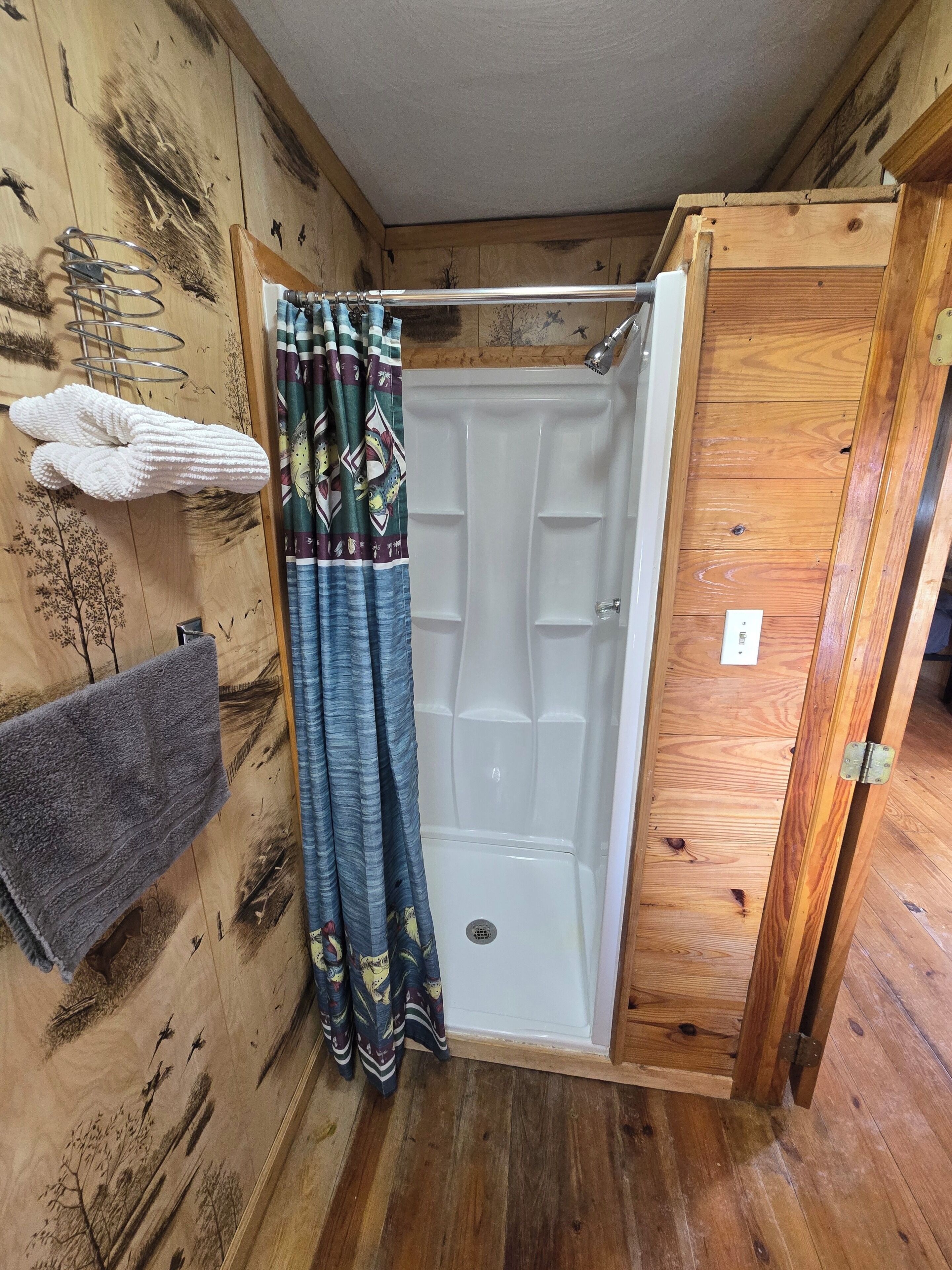 Dusche, Handtücher, Toilettenpapier