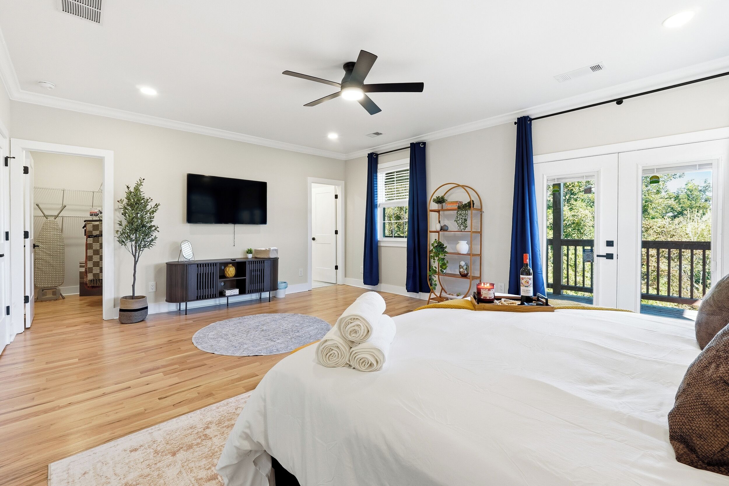 5 slaapkamers, een strijkplank/strijkijzer, wifi, beddengoed