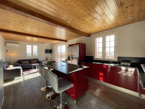 Kühlschrank, Mikrowelle, Geschirrspüler
