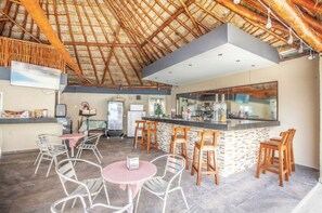 Dining - Oceanview Studio Beachfront in Hotel Zone (Cancun)