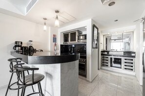 Fridge, microwave, coffee/tea maker, toaster - Oceanview Studio Beachfront in Hotel Zone (Cancun)