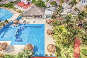 Pool - Oceanview Studio Beachfront in Hotel Zone (Cancun)