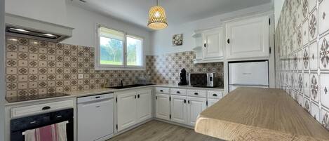 Réfrigérateur, micro-ondes, lave-vaisselle