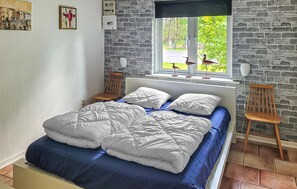 4 bedrooms, travel crib, free WiFi - 4 bedroom awesome home in Farsø (Farsø)