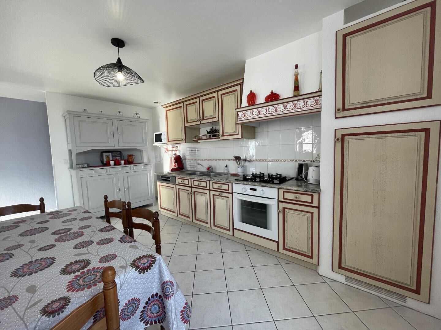 Réfrigérateur, micro-ondes, lave-vaisselle