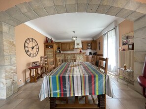 Dining - XIRIMOLA - SAINT-PEE-SUR-NIVELLE (SAINT-PEE-SUR-NIVELLE)