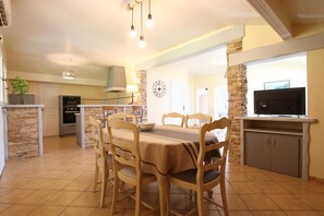 Dining - BIXTA EDER - MACAYE - B&B (MACAYE)