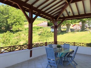 Outdoor dining - BIXTA EDER - MACAYE - B&B (MACAYE)