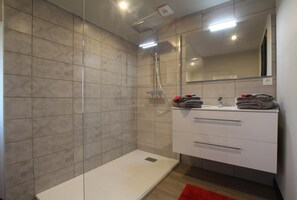 Shower - IRAZABAL BEHERIA - ESPELETTE (ESPELETTE)