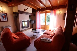 TV, fireplace - SALATUA - MUSCULDY - Gîte (MUSCULDY)
